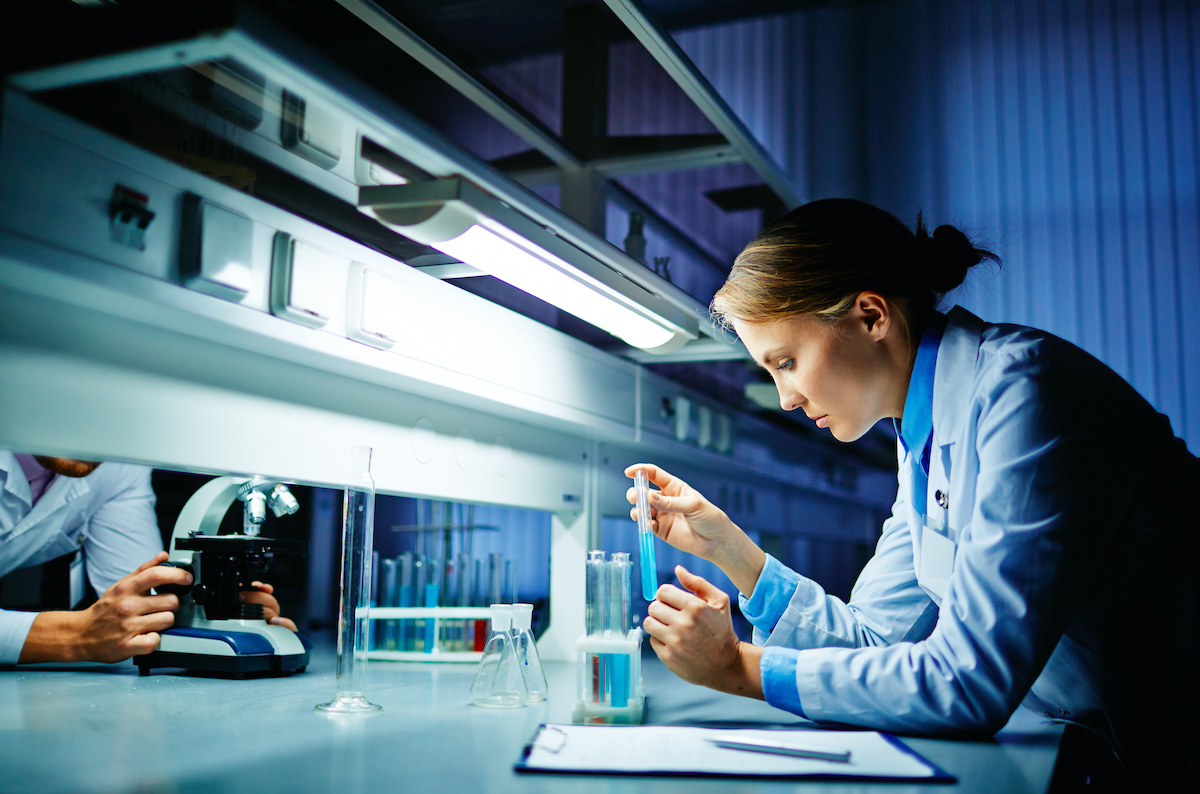 scientist-in-lab-2022-03-30-20-23-32-utc.jpg